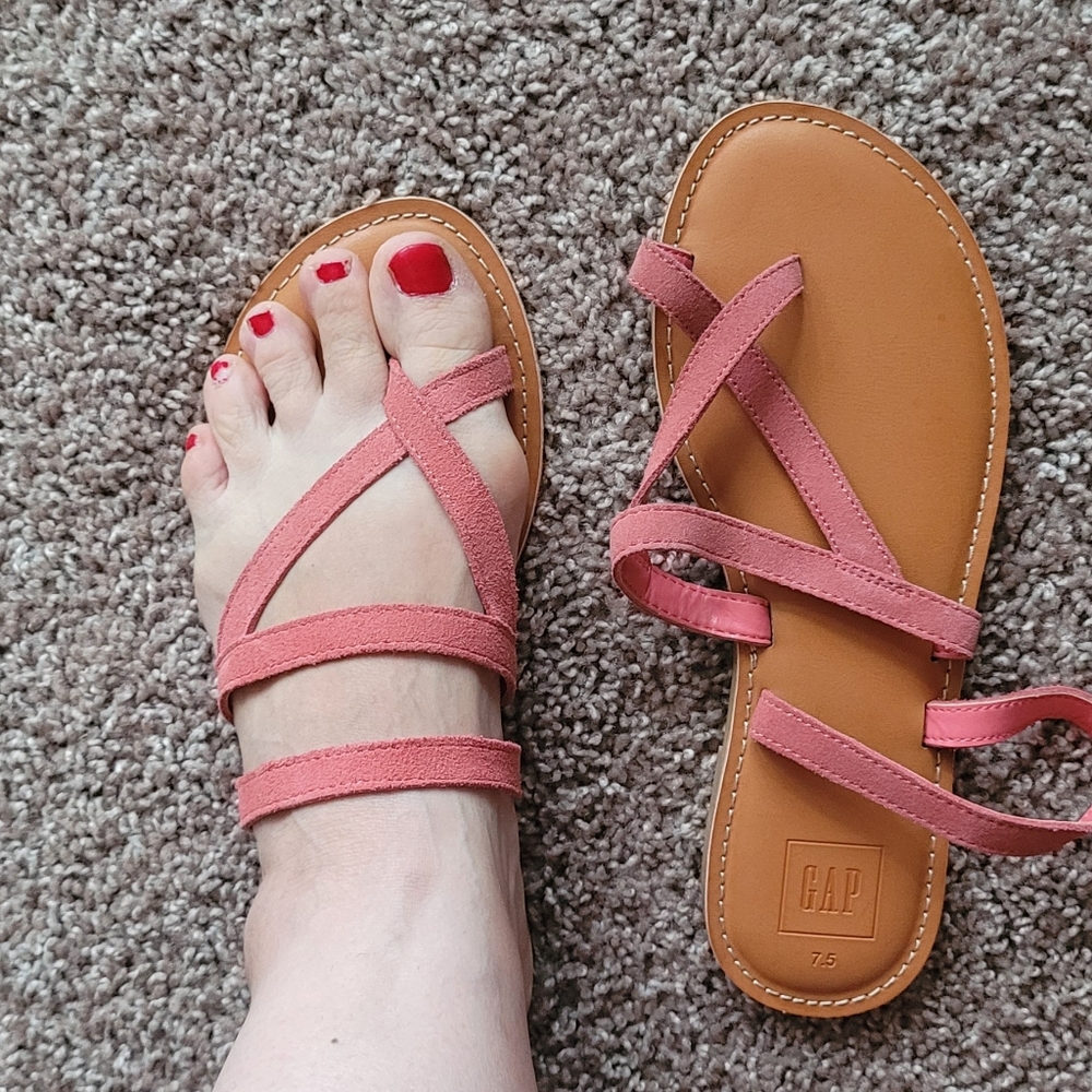 NWOT GAP toe cross slide sandals